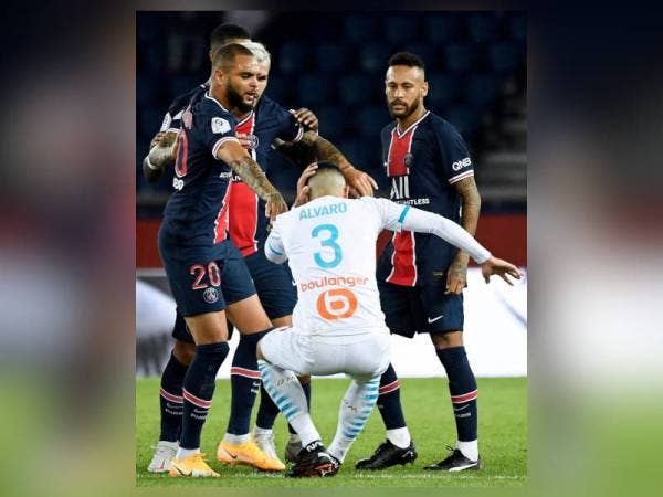 Insiden panas membabitkan pertelingkahan antara Neymar (kanan) dan Alvaro awal pagi kelmarin.