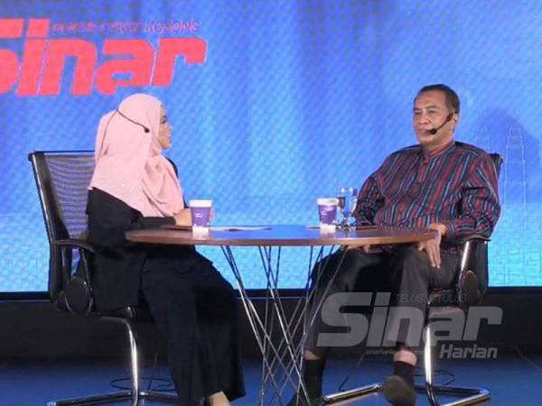 Husam ketika menjadi tetamu dalam program Sinar Live bertajuk ‘Lepas jawatan demi rakyat’ yang disiarkan seara langsung di Studio F, Kumpulan Karangkraf, hari ini.