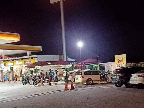 Kawasan parkir stesen minyak di Sama Gagah lokasi keempat-empat mangsa berehat sebelum lemas akibat terhidu karbon monoksida awal pagi tadi.