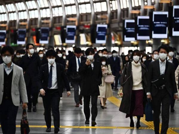 Bilangan penduduk Jepun kini semakin berkurangan berbanding pada tahun lalu. - Foto AFP