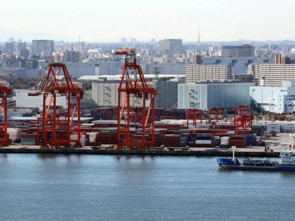 Ekonomi Jepun kini mengalami kemelesetan sejak tahun lalu sebelum penularan pandemik koronavirus melanda seluruh dunia. - Foto AFP