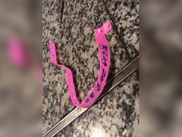 Individu yang memakai gelang kuarantin tidak dibenarkan keluar dari rumah sehingga tempoh tamat. Gambar hiasan