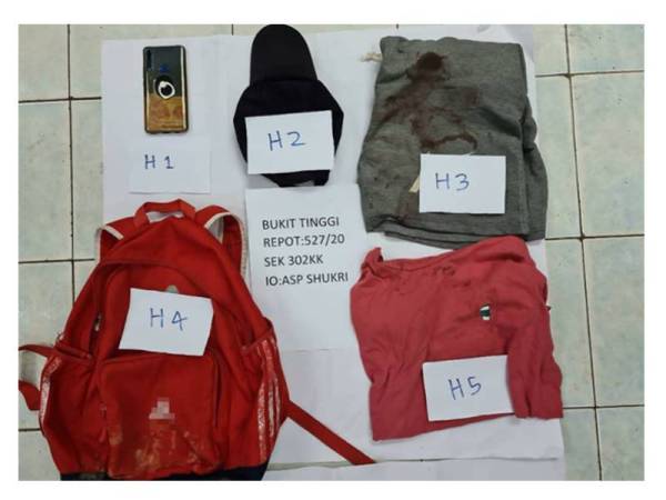 Antara yang dirampas polis untuk siasatan kes bunuh di sebuah kondominium di Wangsa Maju, Kuala Lumpur Khamis lalu.