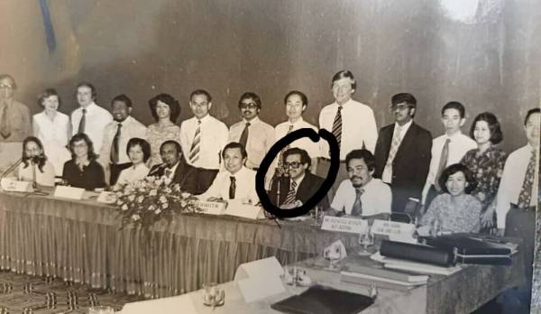 Kerjaya korporat Abdul Aziz selama 10 tahun bersama MAS bermula dengan jawatan Pengurus Kewangan pada tahun 1972.