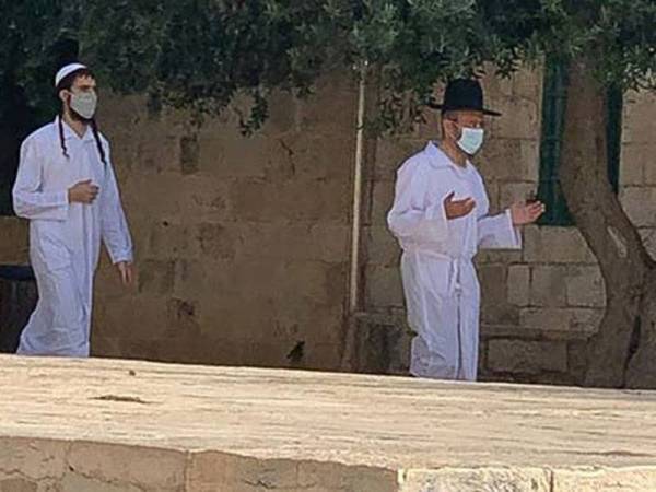 Pelampau Yahudi terbabit bertindak menceroboh pekarangan Masjid al-Aqsa walaupun ia telah ditutup sejak Jumaat lalu. - Foto: Agensi
