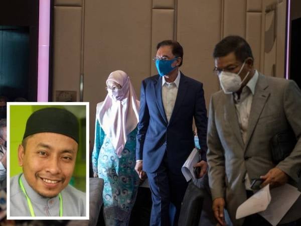 Anwar (dua, kanan) hadir pada sidang media semalam. - Foto Bernama (Gambar kecil: Ahmad Fadhli Shaari)