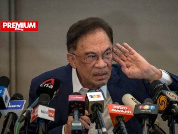 Anwar mendakwa telah mendapat sokongan yang kukuh dan meyakinkan daripada Ahli Parlimen untuk membentuk Kerajaan Persekutuan yang baharu. -Foto Bernama