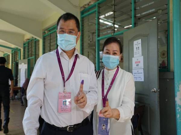 Dr Yee Moh Chai dan isterinya, Vicky Yee