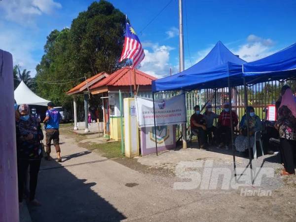 Tiada peraih undi kelihatan di kawasan pusat mengundi di Sekolah Kebangsaan Kampung Brunei, Membakut, Beaufort.