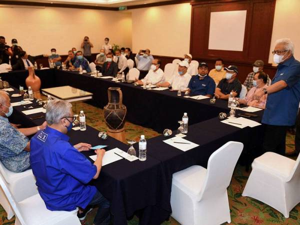 Mesyuarat bersama pemimpin kanan Parti Perikatan Nasional (PN) dengan pemimpin kanan Barisan Nasional (BN) dipercayai bagi membincangkan pemilihan Ketua Menteri Sabah baharu, hari ini.