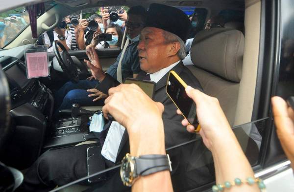 Bung Moktar ketika ditemui media selepas bertemu Yang Dipertua Negeri Sabah, Tun Juhar Mahiruddin.