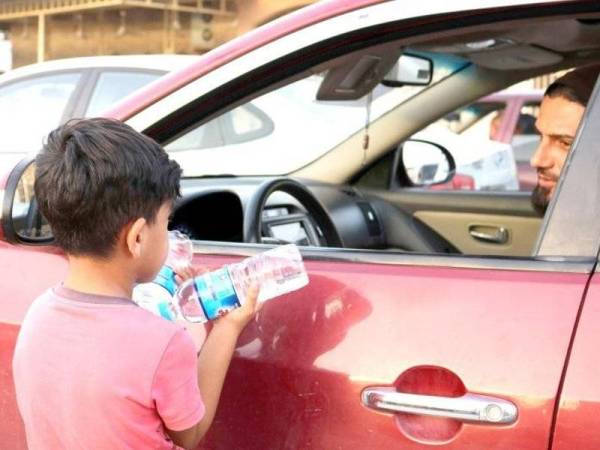 Bank Dunia menyatakan kadar kemiskinan Iraq mungkin meningkat dua kali ganda kepada 40 peratus pada tahun ini. - Foto AFP