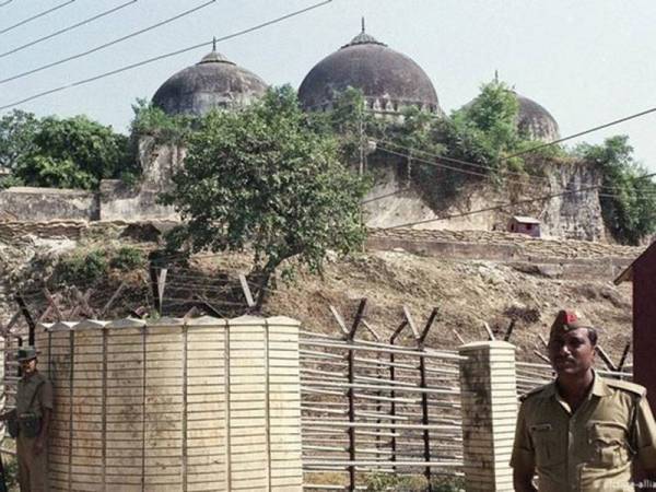 Mahkamah khas di India pada Rabu membebaskan semua 32 tertuduh dalam kes merobohkan Masjid Babri.