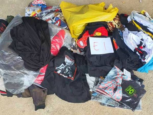 Turut dirampas PGA Batalion 7 ialah pakaian yang diseludup dari negara jiran untuk dipasarkan di negeri ini.