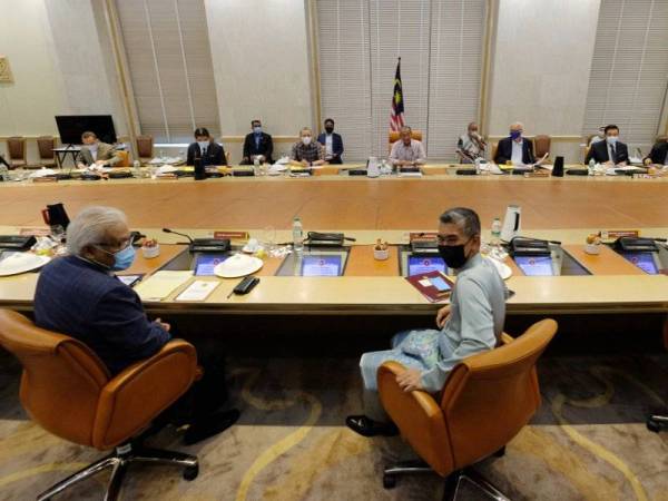 Muhyiddin mempengerusikan mesyuarat khas Majlis Keselamatan Negara membabitkan Covid-19 di Bangunan Perdana Putra, Putrajaya hari ini.