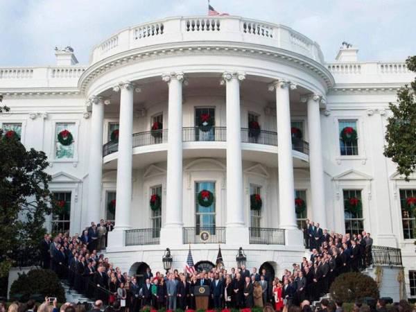 Amerika Syarikat mempunyai sistem tersendiri bagi menentukan pengganti Presidennya yang meninggal dunia atau tidak mampu menjalankan tugas menerusi Perlembagaan. - Foto AFP