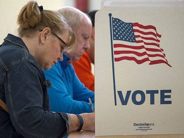 Para pengundi akan mengundi bagi menentukan Presiden Amerika Syarikat pada 3 November ini. - Foto AFP