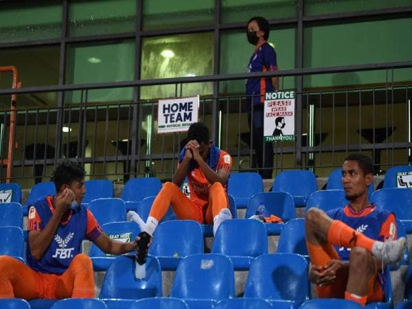 Felda United FC kalah kepada Terengganu pada perlawanan Liga Super di Stadium Tun Abdul Razak (STAR) malam tadi - Foto Bernama