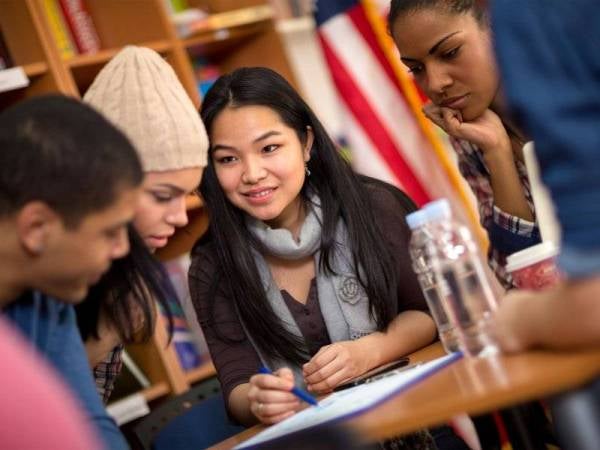 Semua kemasukan penuntut asing baharu dan sedia ada termasuk yang sudah mendapat kelulusan daripada Jabatan Imigresen ditangguhkan hingga 31 Disember ini. - Foto Bernama