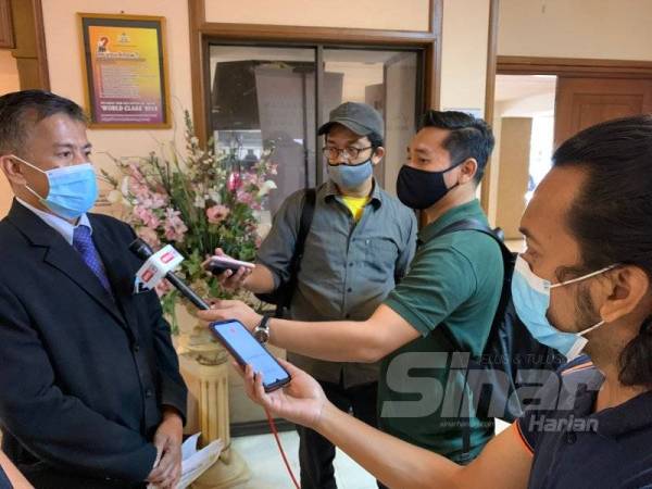 Dr Zaini ketika memaklumkan perkembangan semasa Covid-19 di Kelantan semasa ditemui di Kompleks Kota Darulnaim hari ini.