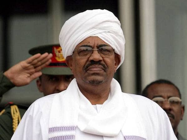 Bekas Presiden Sudan, Omar al-Bashir telah disabitkan kesalahan dalam dakwaan rasuah dan ketika ini dibicarakan di ibu kota Khartoum berhubung rampasan kuasa pada tahun 1989. - Foto AFP