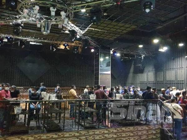 76 pelanggan sebuah pusat hiburan turut dikompaun kerana melanggar SOP PKPP.