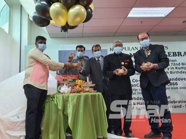 Kumpulan Barkath turut melancarkan produk baharu iaitu kek buah-buahan Barkath's Bakery di Ibu Pejabat Kumpulan Barkath di Bukit Minyak Jumaat lalu.
