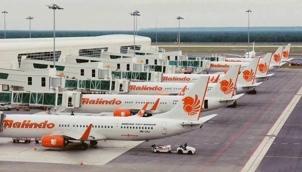 Malindo dijangka memberhentikan sekitar 2,200 kakitangan atau lebih daripada separuh daripada 3,200 tenaga kerjanya akibat pandemik Covid-19.