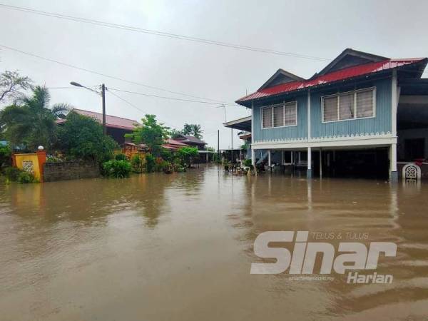 Antara rumah penduduk yang terjejas banjir.