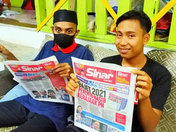 Muhammad Iqbal (kiri) dan Ahmad Aiman Asyraf dari Bunut Susu, Pasir Mas sepakat menyertai Peraduan Sinar Harian Di Hatiku yang bermula sejak 5 Oktober lalu.