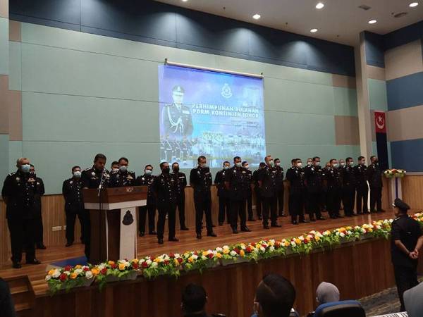 Ayob Khan ketika berucap pada perhimpunan bulanan Ibu Pejabat Polis Kontinjen Johor hari ini.