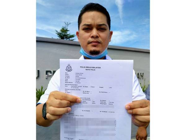 Mohammed Firdaus selepas membuat laporan polis di Ibu Pejabat Polis Daerah Kuala Muda di sini hari ini