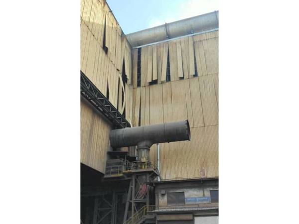 Keadaan kilang selepas dapur melebur besi meletup dalam kejadian di Kawasan Perindustrian Prai, Butterworth petang tadi.