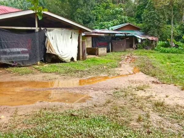 Pada siang hari kawasan penempatan di Gual Rimau sunyi sepi.