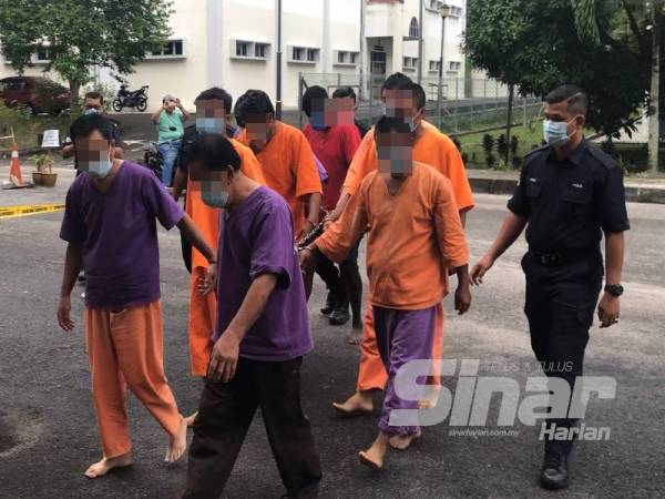 Lapan lelaki termasuk pengarah syarikat membaiki dan menjual jentera pembinaan yang disyaki terbabit dalam kejadian pencemaran sumber air di Sungai Selangor direman selama tujuh hari bermula hari ini.