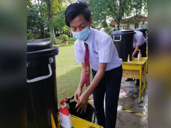 Menjaga kebersihan diri seperti kerap membasuh tangan sudah menjadi amalan biasa murid di sekolah.