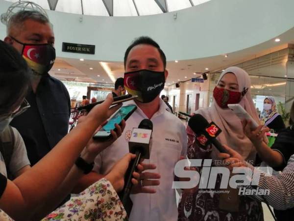 Ng Suee Lim ditemui wartawan ketika hadir menjalani ujian saringan Covid-19 di Foyer Bangunan Setiausaha Kerajaan Negeri (SUK) Selangor di Shah Alam hari ini.