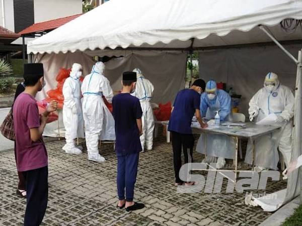 Pelajar terlibat dipindahkan ke pusat kuarantin.