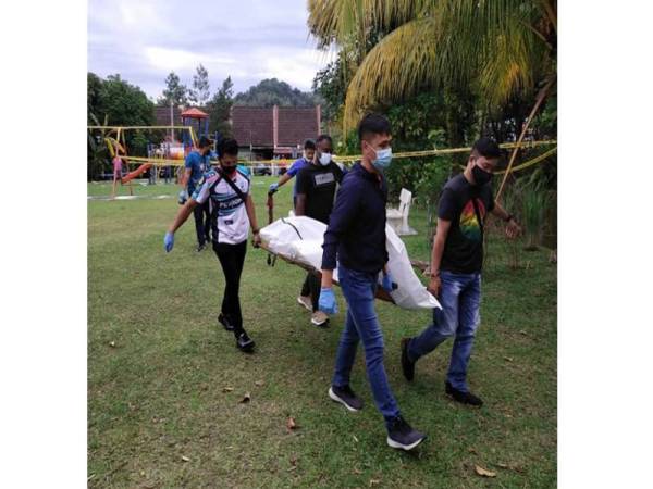 Mayat mangsa dibawa ke HUKM untuk sedah siasat, hari ini.