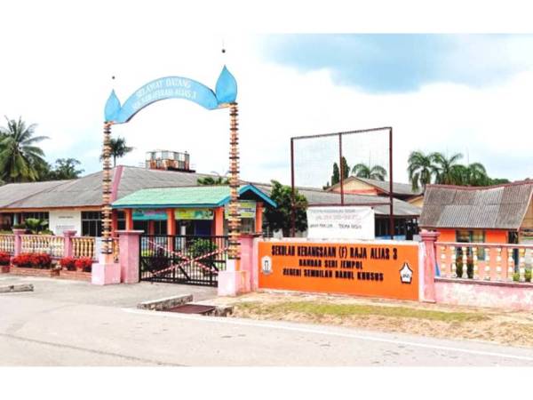 SK (F) Raja Alias 3 diarahkan tutup selama tujuh hari bermula Ahad lalu (25 Oktober) berikutan seorang murid sekolah itu disahkan positif Covid-19.