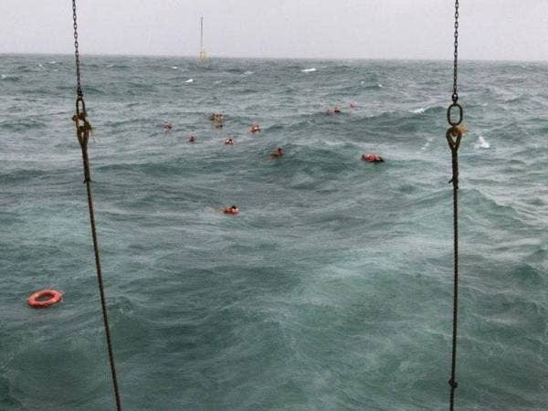 125 kru dilaporkan terjun ke laut selepas kapal penyelenggaraan minyak dan gas karam di perairan 7.7 batu nautika dari Kuala Baram, Miri, Sarawak hari ini.