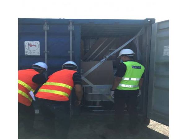 Cubaan membawa masuk produk ekstrak haiwan dari China tanpa permit import sah berjaya dipatahkan pihak Maqis hasil pemeriksaan di pintu masuk Pelabuhan Kuantan semalam.