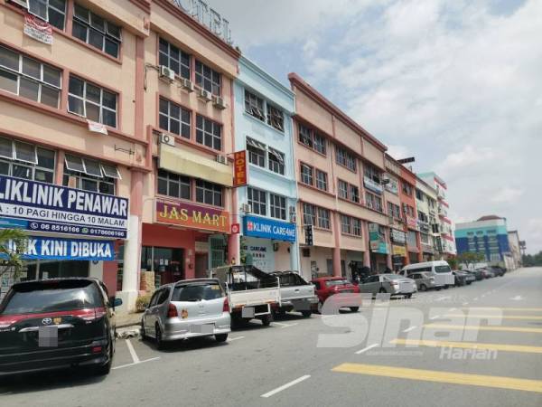 Aktiviti perniagaan di lokasi berhampiran PKPD di Nilai kelihatan lengang.