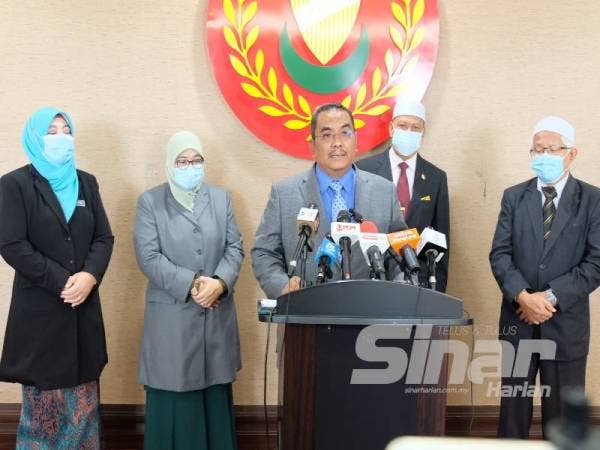 Muhammad Sanusi sidang akhbar selepas mempengerusikan Mesyuarat Exco di Wisma Darul Aman, Alor Setar hari ini.