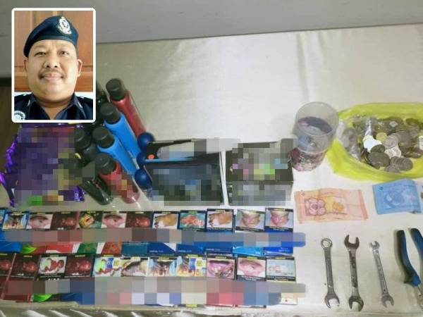 Polis merampas sebuah beg galas yang mengandungi 43 kotak rokok pelbagai jenama, barangan keperluan peribadi dan coklat bar selain peralatan pecah masuk. Gambar kecil: Azhar Hashim