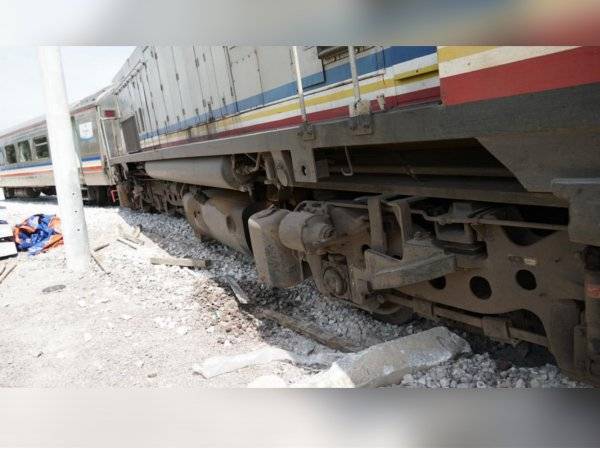 Kegelinciran hanya melibatkan dua gerabak dan satu lokomotif.