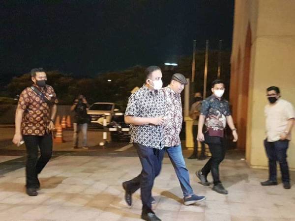 Reezal Merican tiba kira-kira jam 9 malam untuk menyertai Mesyuarat Majlis Tertinggi UMNO di Menara Dato' Onn, PWTC di Kuala Lumpur malam ini.