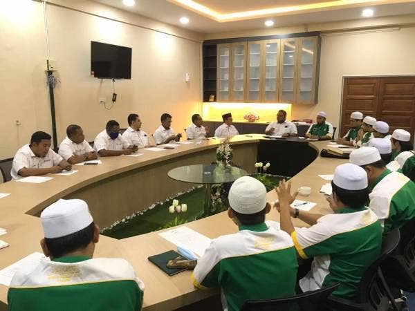 Perbincangan antara Pemuda Pas dan Pemuda UMNO yang diadakan di Kuantan malam Khamis lalu.
