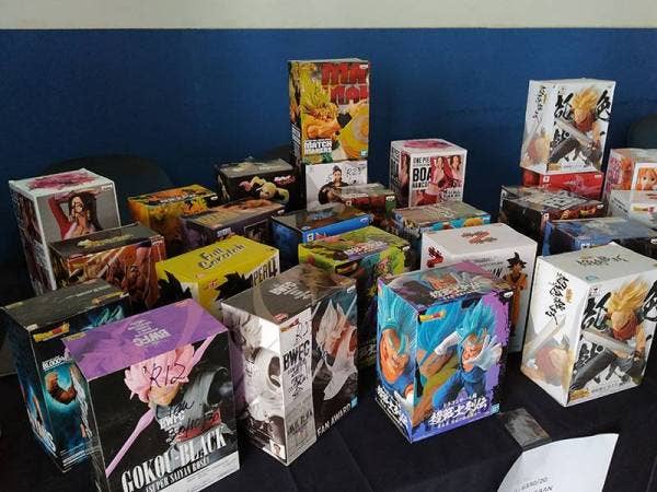 Figura adiwira yang dirampas dalam serbuan di kawasan Bestari Walk, Taman Nusa Bestari, Iskandar Puteri pada Jumaat lalu.