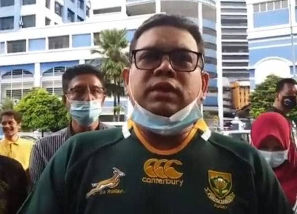 Lokman ketika ditemui setelah dibebaskan dengan jaminan polis semalam.